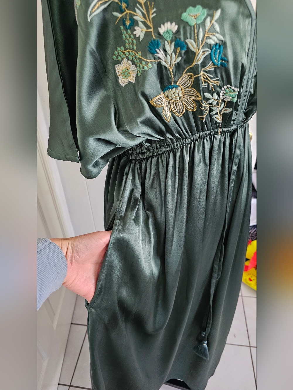 NWT World Market Mira Laurel Green Satin Floral Embroidered Kaftan Dress Size XS - Picture 4 of 11